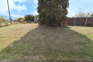 DE VERE ESTATE- click for photo gallery